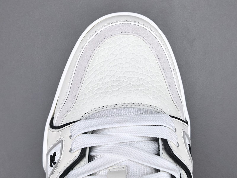 LV Trainer Sneaker 025