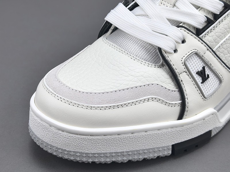 LV Trainer Sneaker 025