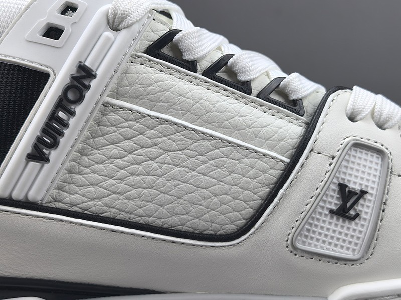 LV Trainer Sneaker 025