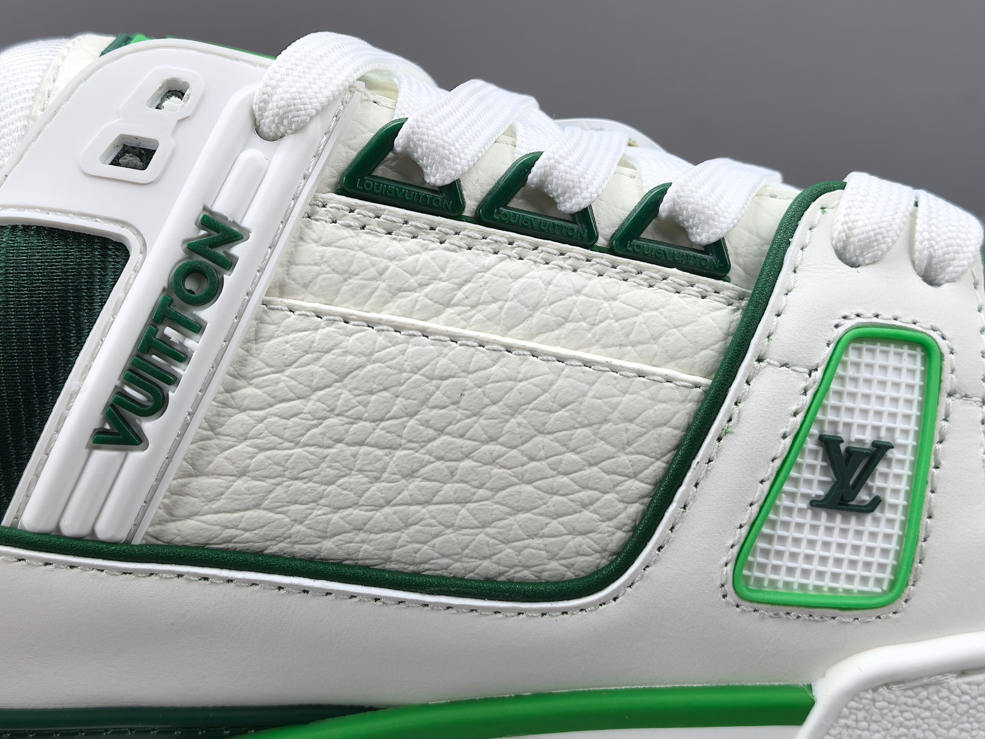 LV Trainer Sneaker 027