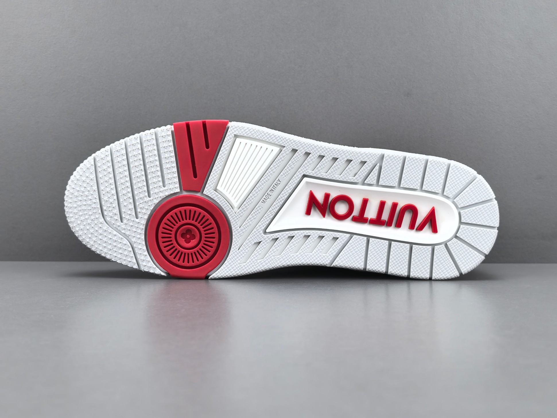 LV Trainer Sneaker 028