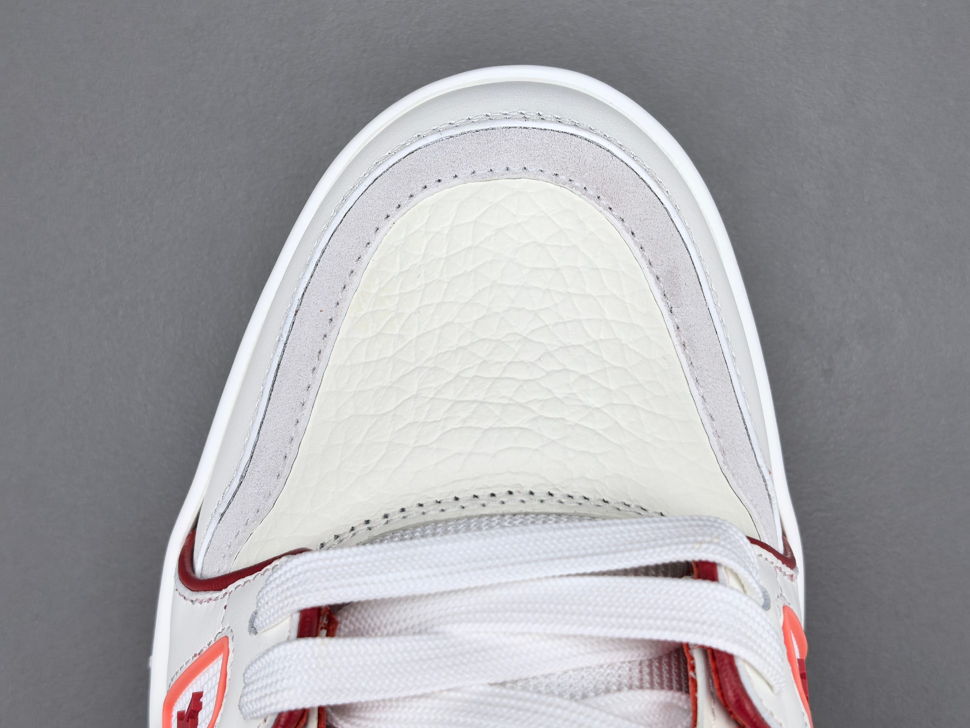 LV Trainer Sneaker 028