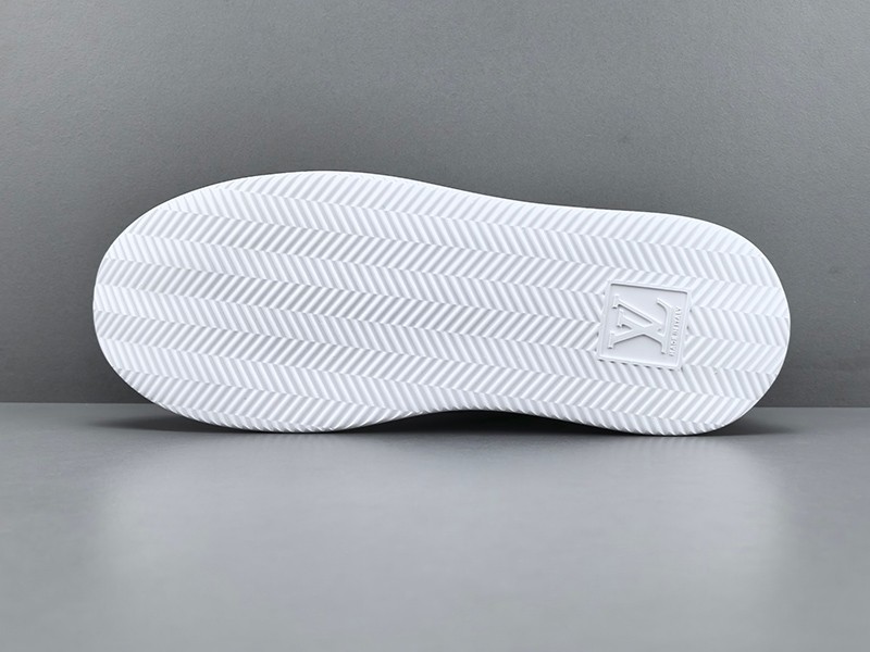 LV Trainer Sneaker 029