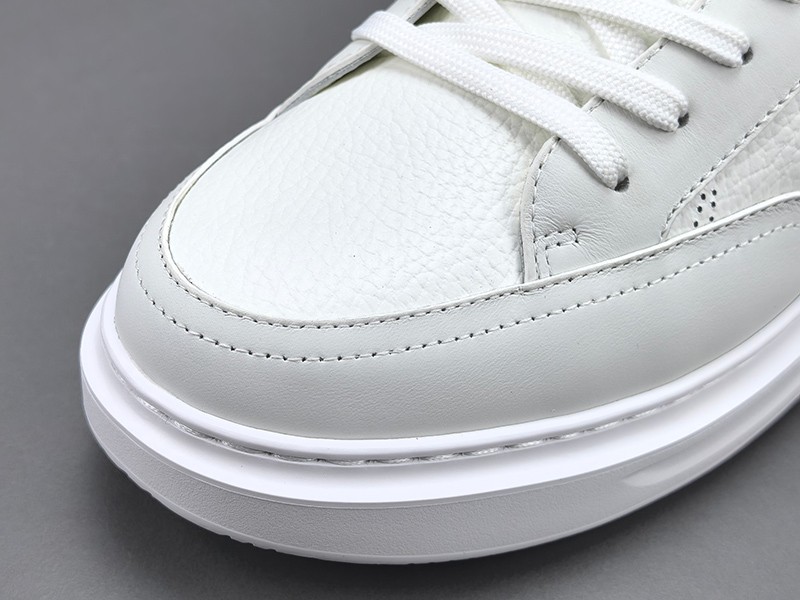 LV Trainer Sneaker 029