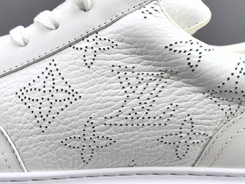 LV Trainer Sneaker 029