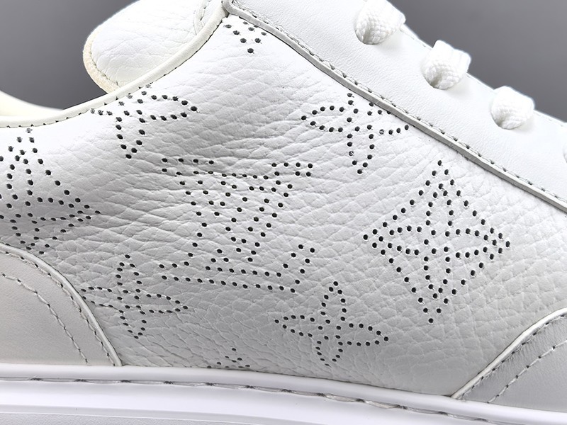 LV Trainer Sneaker 029