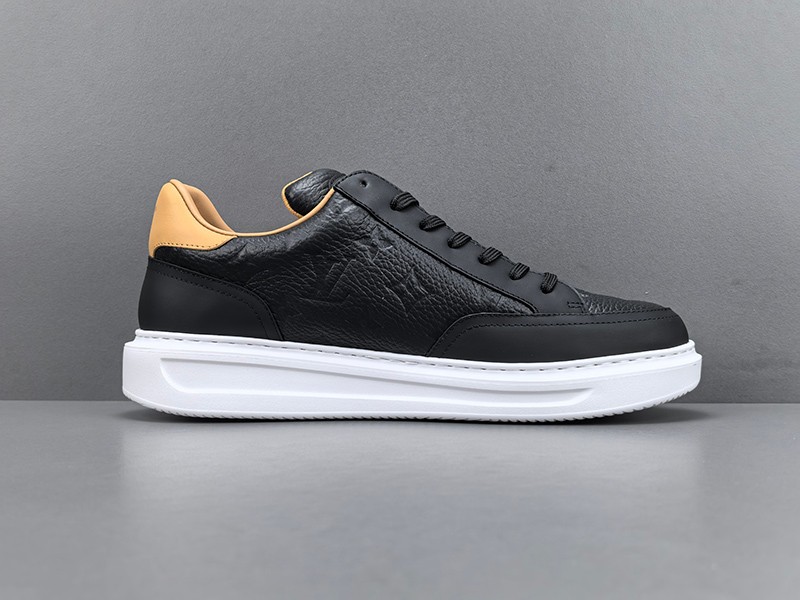 LV Trainer Sneaker 030