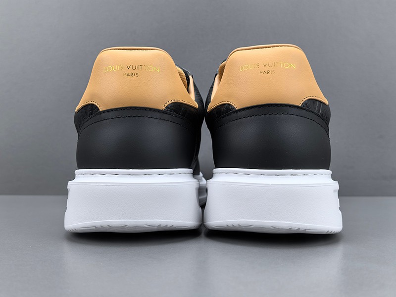 LV Trainer Sneaker 030