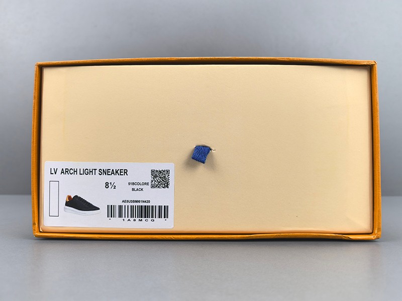 LV Trainer Sneaker 030