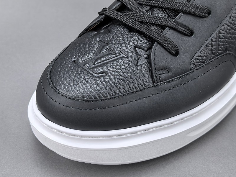 LV Trainer Sneaker 030
