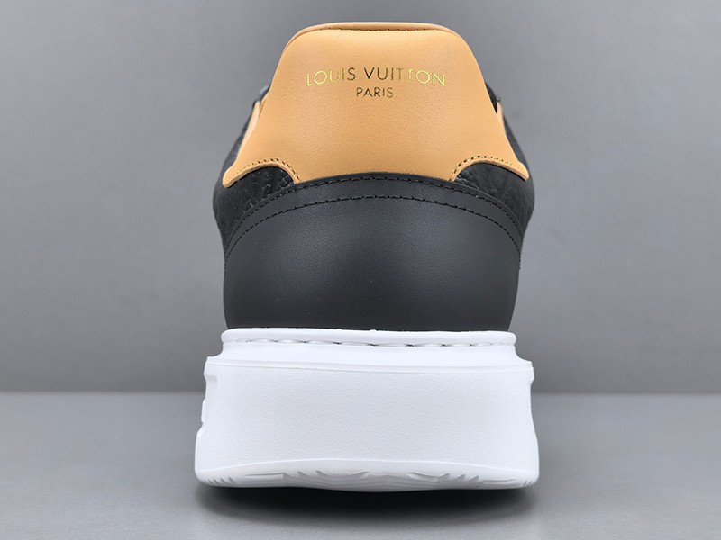 LV Trainer Sneaker 030