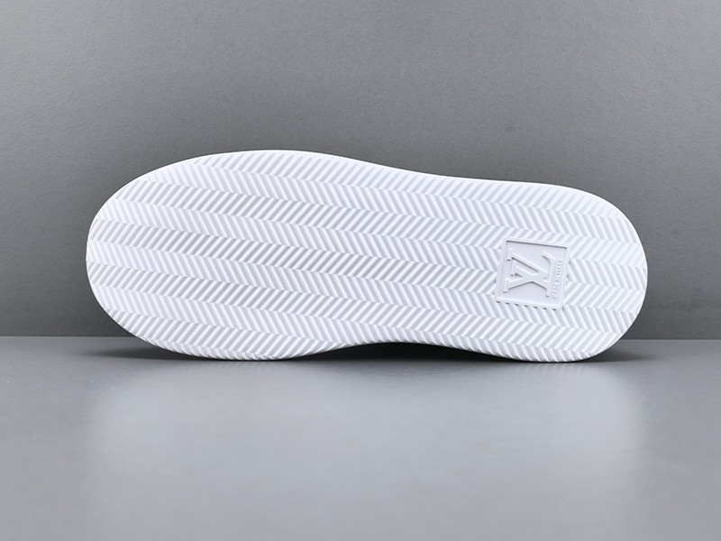 LV Trainer Sneaker 031