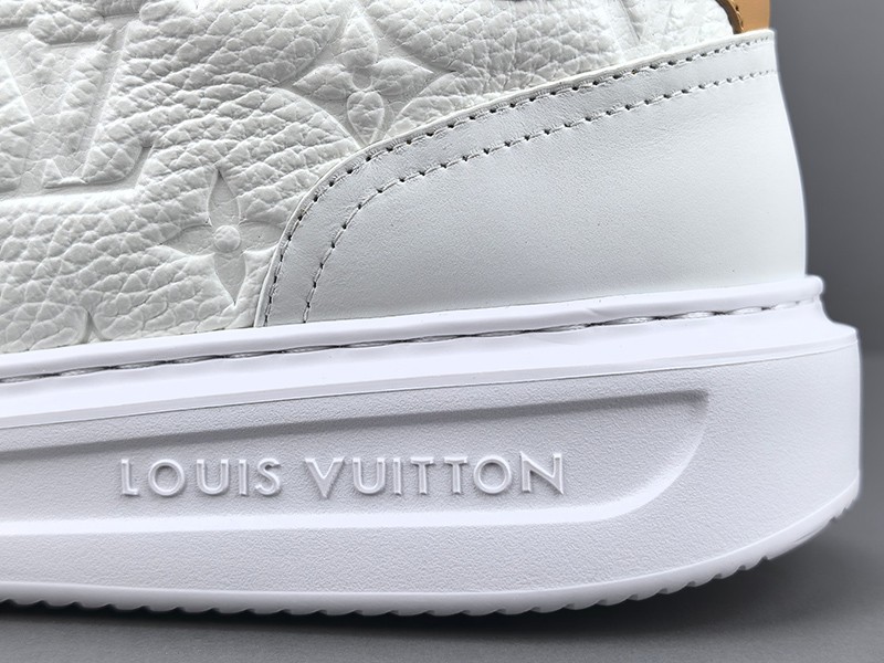 LV Trainer Sneaker 031