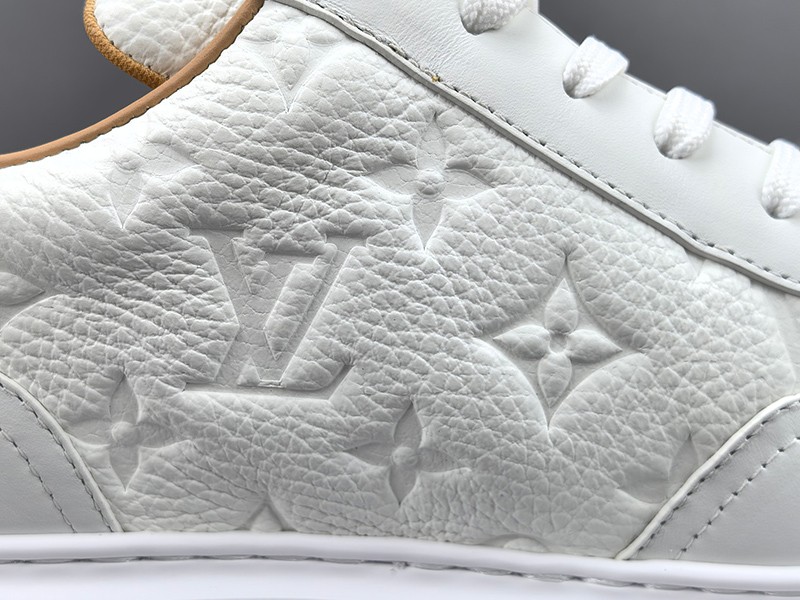 LV Trainer Sneaker 031