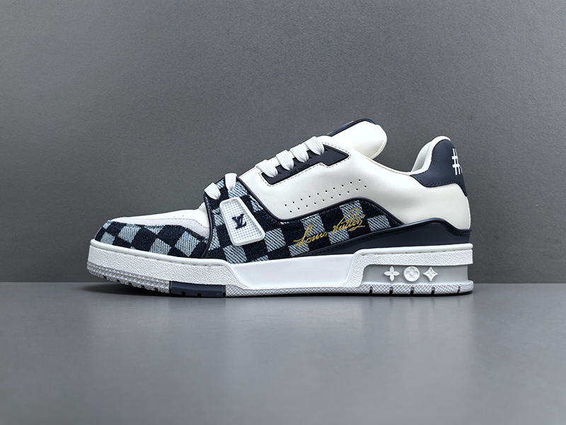LV Trainer Sneaker 032
