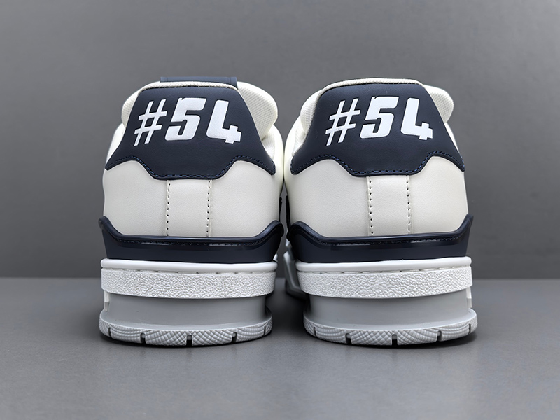 LV Trainer Sneaker 032