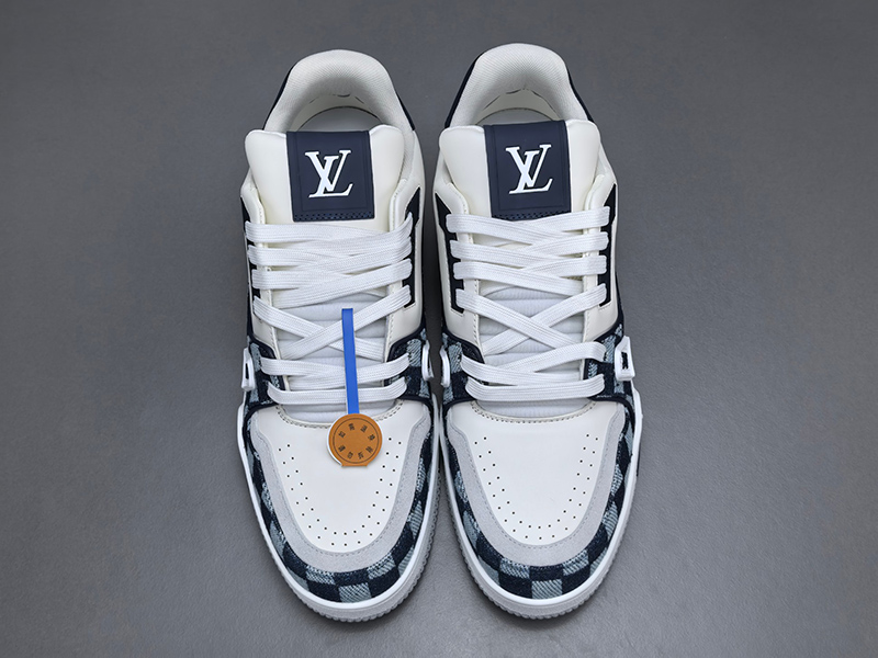 LV Trainer Sneaker 032