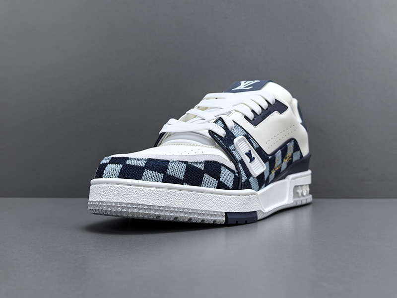 LV Trainer Sneaker 032