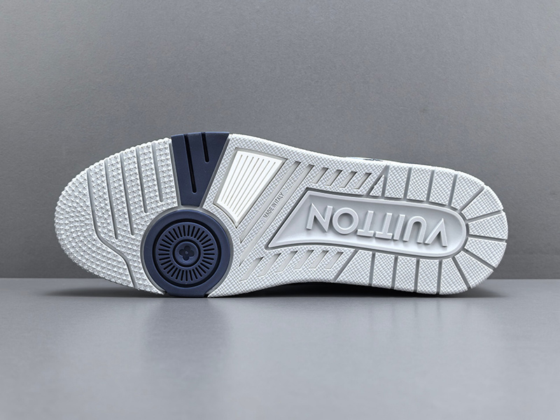 LV Trainer Sneaker 032