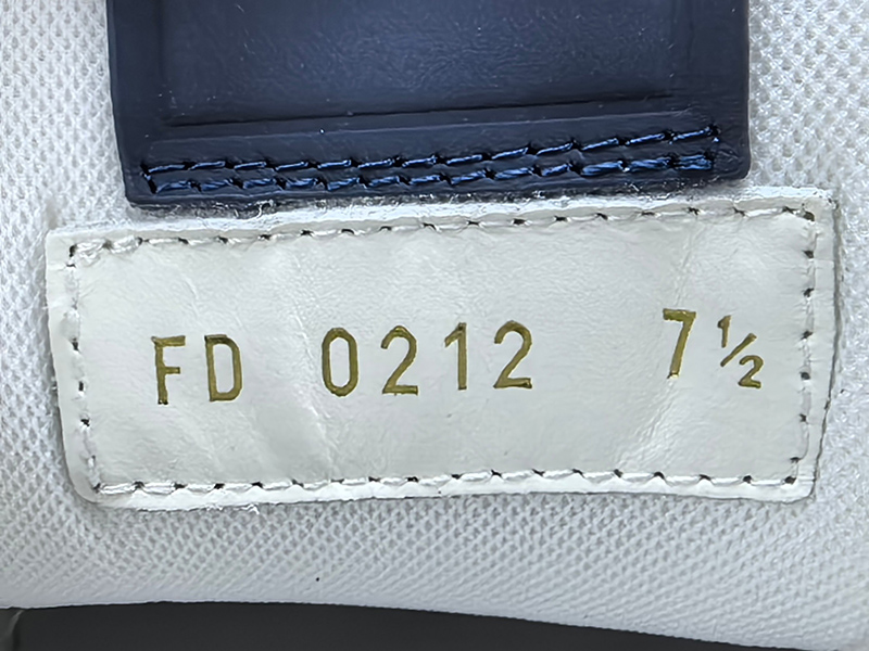 LV Trainer Sneaker 032