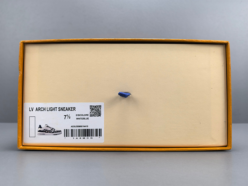 LV Trainer Sneaker 032
