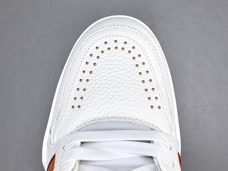 LV Trainer Sneaker 035