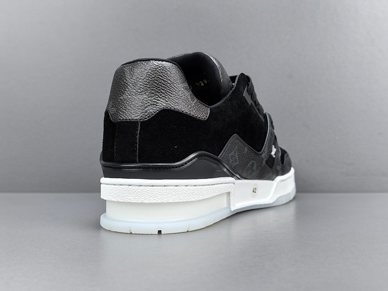 LV Trainer Sneaker 038