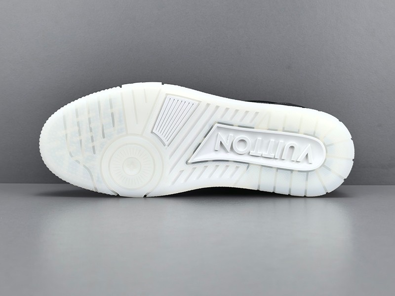 LV Trainer Sneaker 038