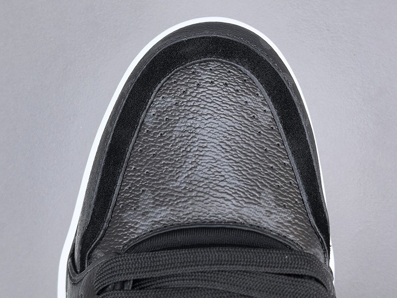 LV Trainer Sneaker 038