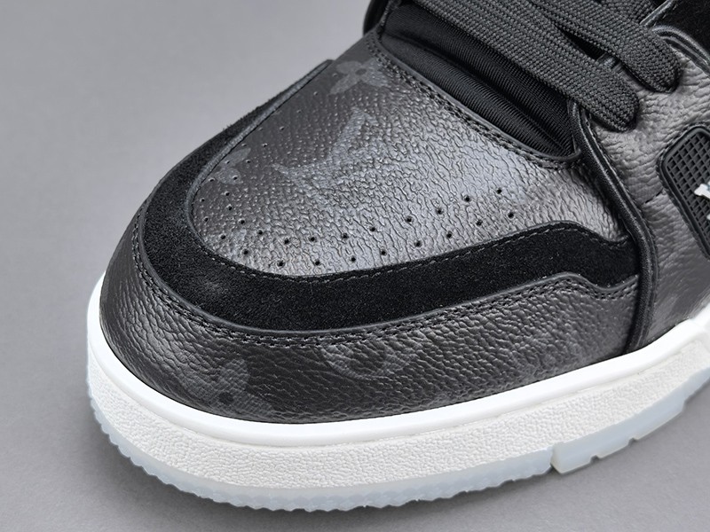 LV Trainer Sneaker 038