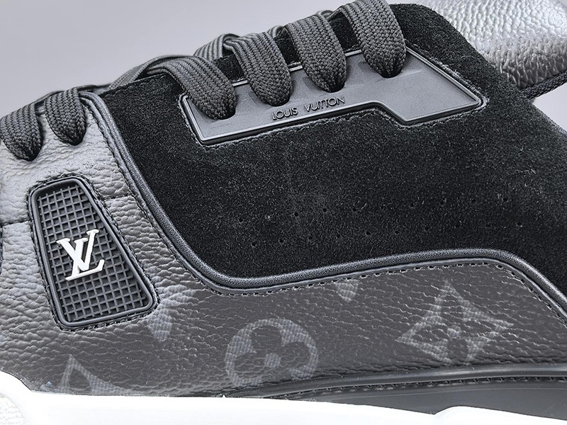 LV Trainer Sneaker 038