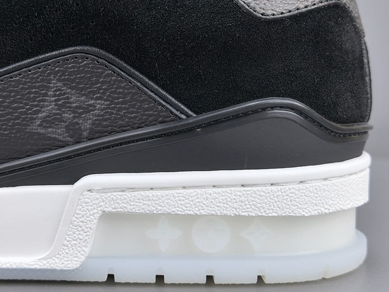 LV Trainer Sneaker 038