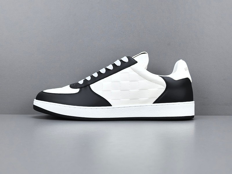LV Trainer Sneaker 040