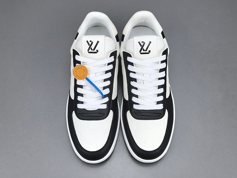 LV Trainer Sneaker 040