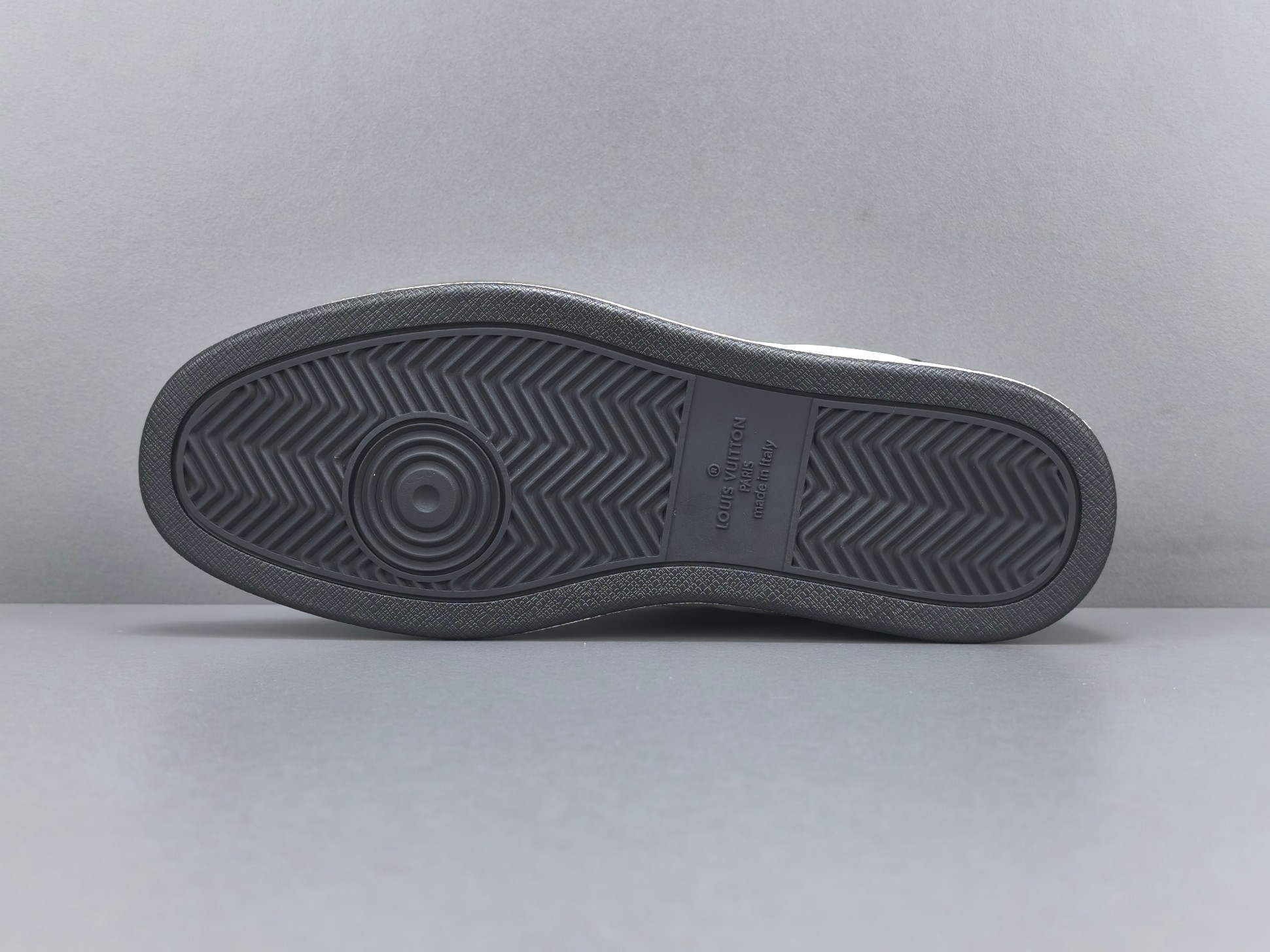 LV Trainer Sneaker 040