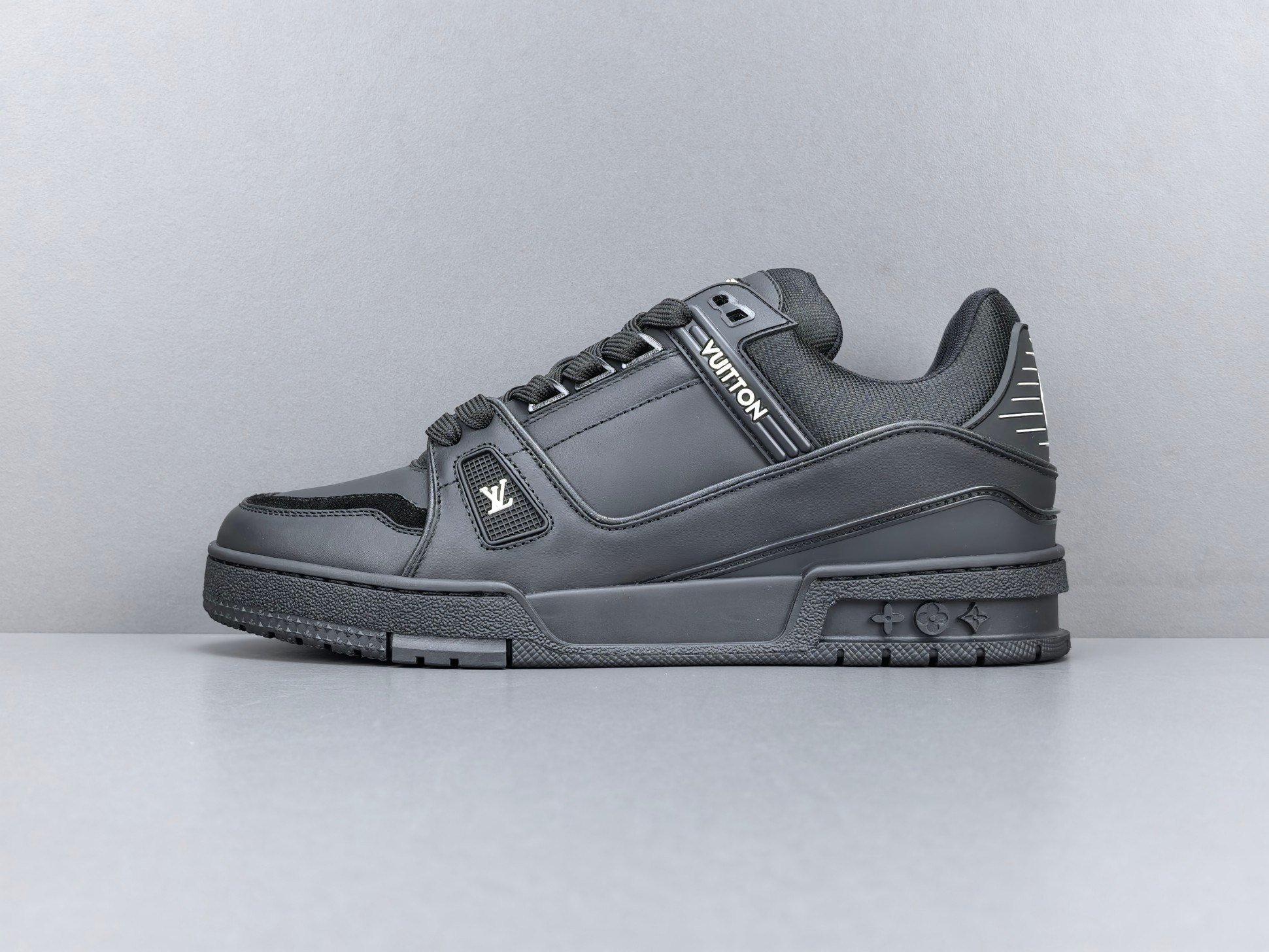 LV Trainer Sneaker 041