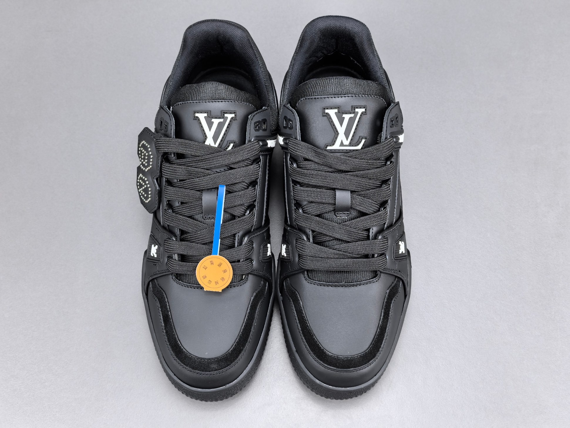 LV Trainer Sneaker 041