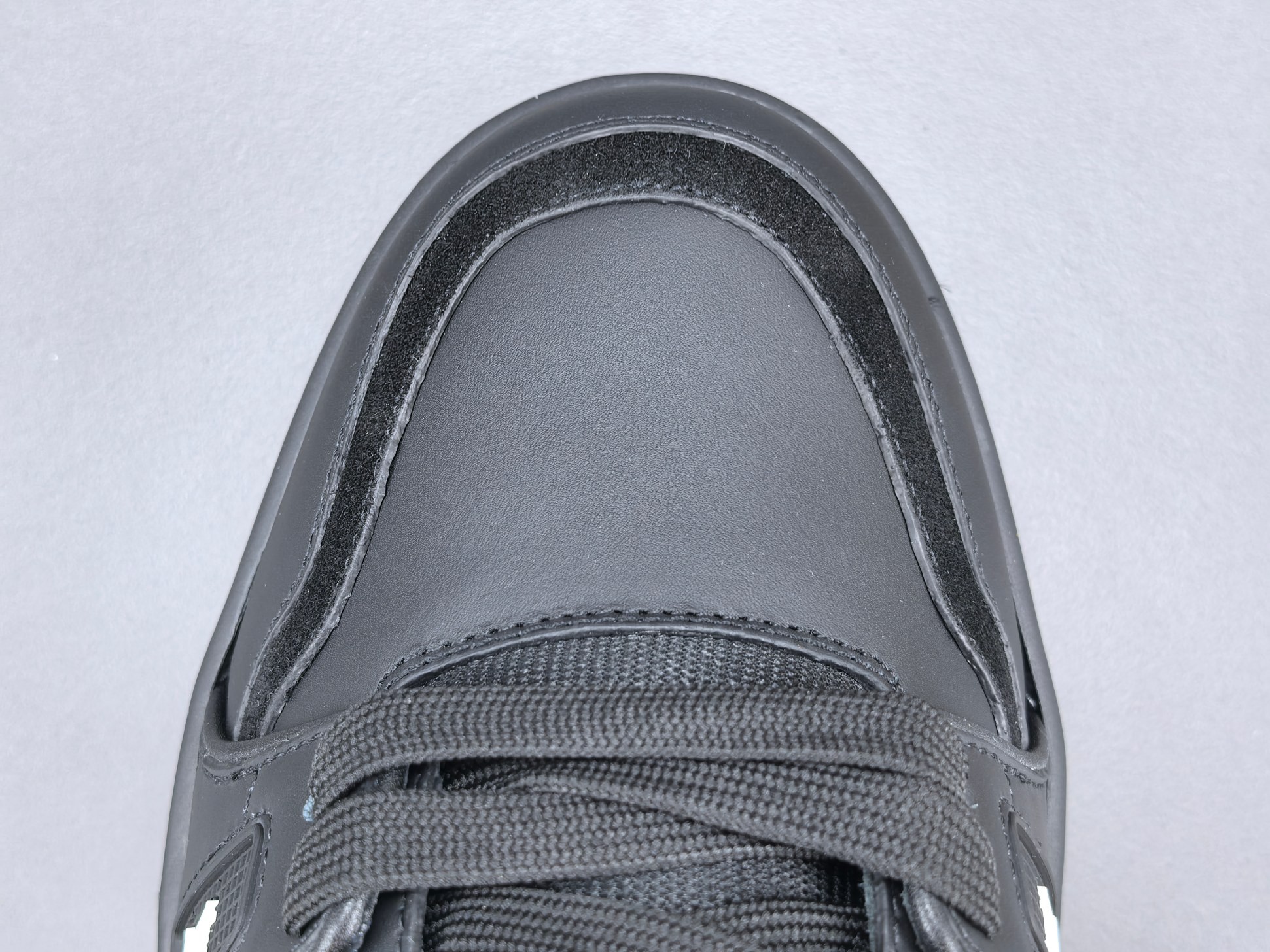 LV Trainer Sneaker 041