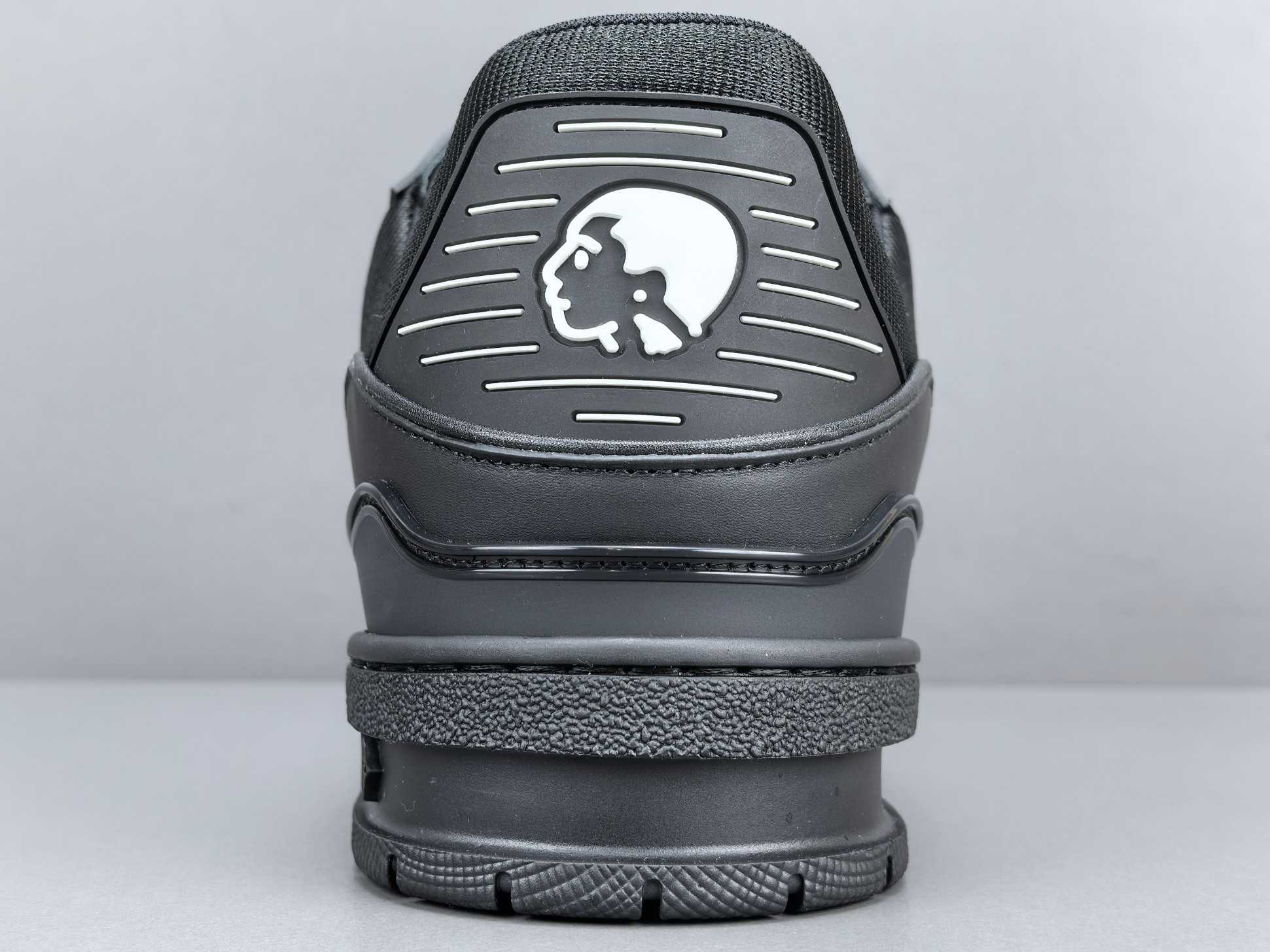 LV Trainer Sneaker 041