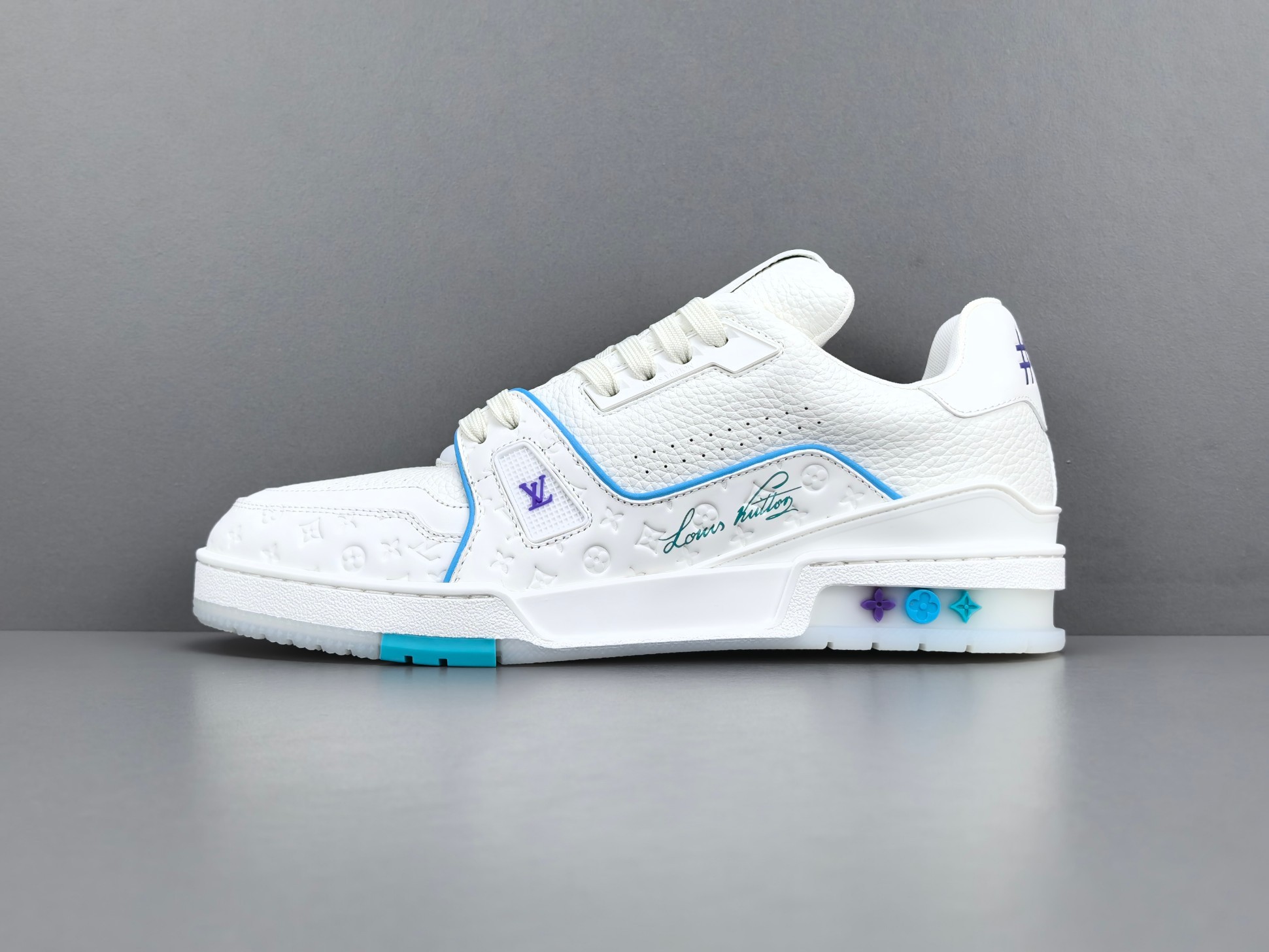 LV Trainer Sneaker 042