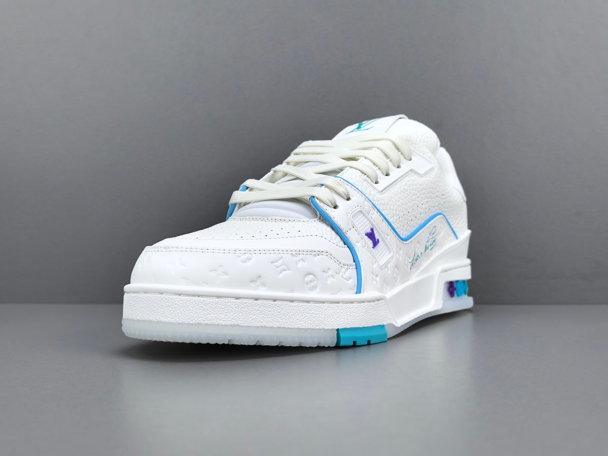 LV Trainer Sneaker 042