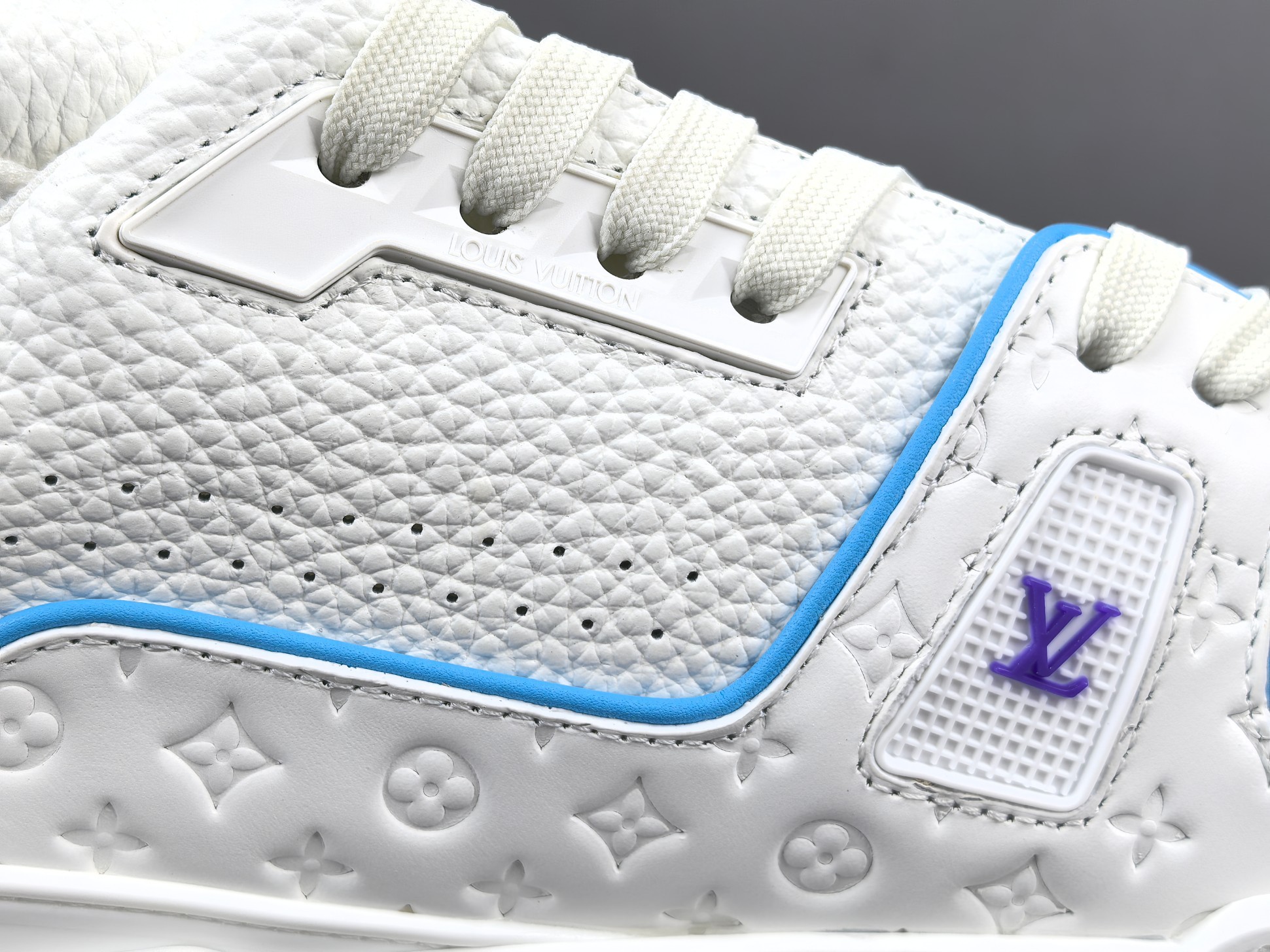 LV Trainer Sneaker 042