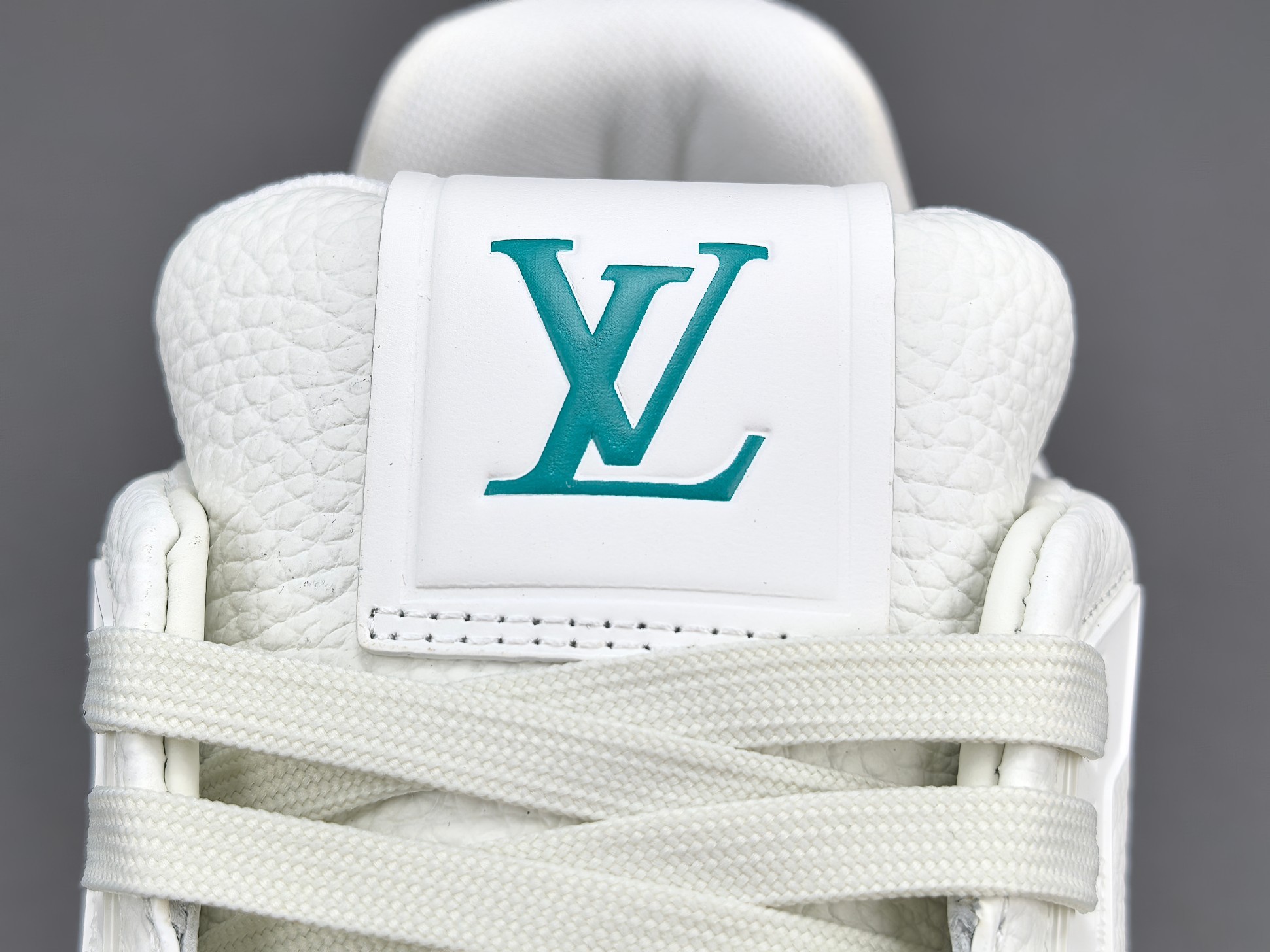 LV Trainer Sneaker 042