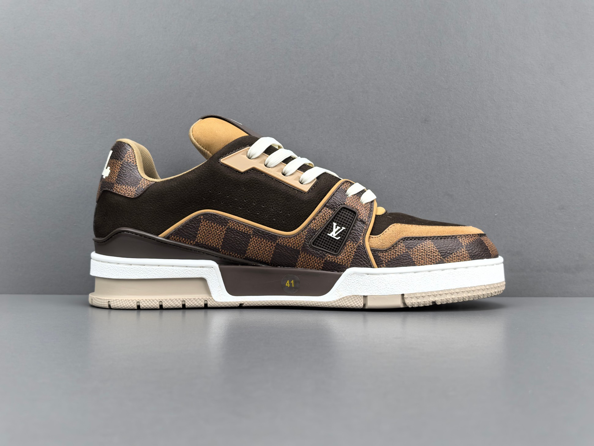 LV Trainer Sneaker 043