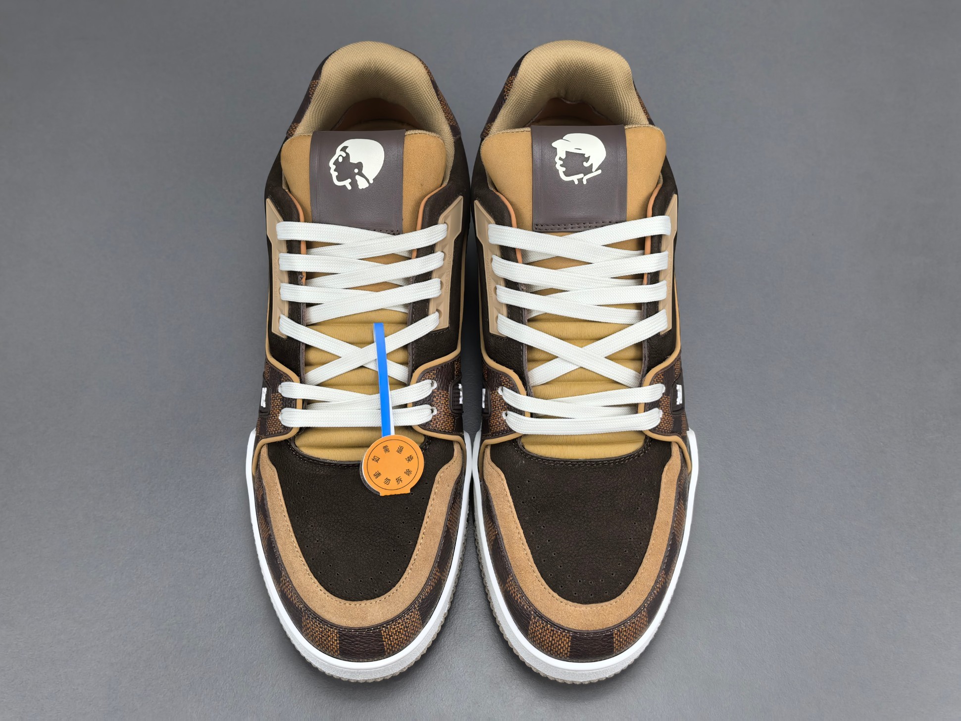 LV Trainer Sneaker 043