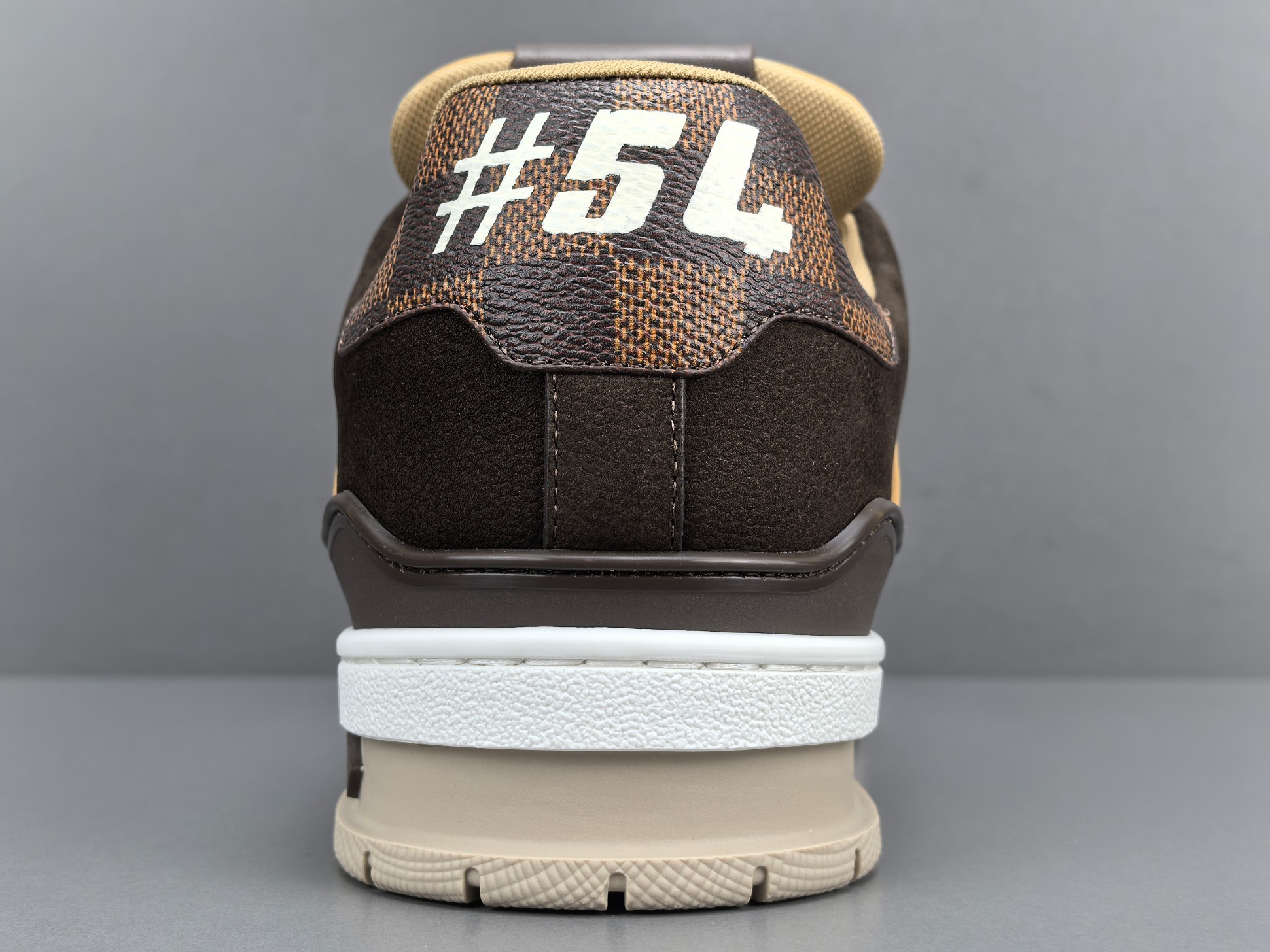 LV Trainer Sneaker 043