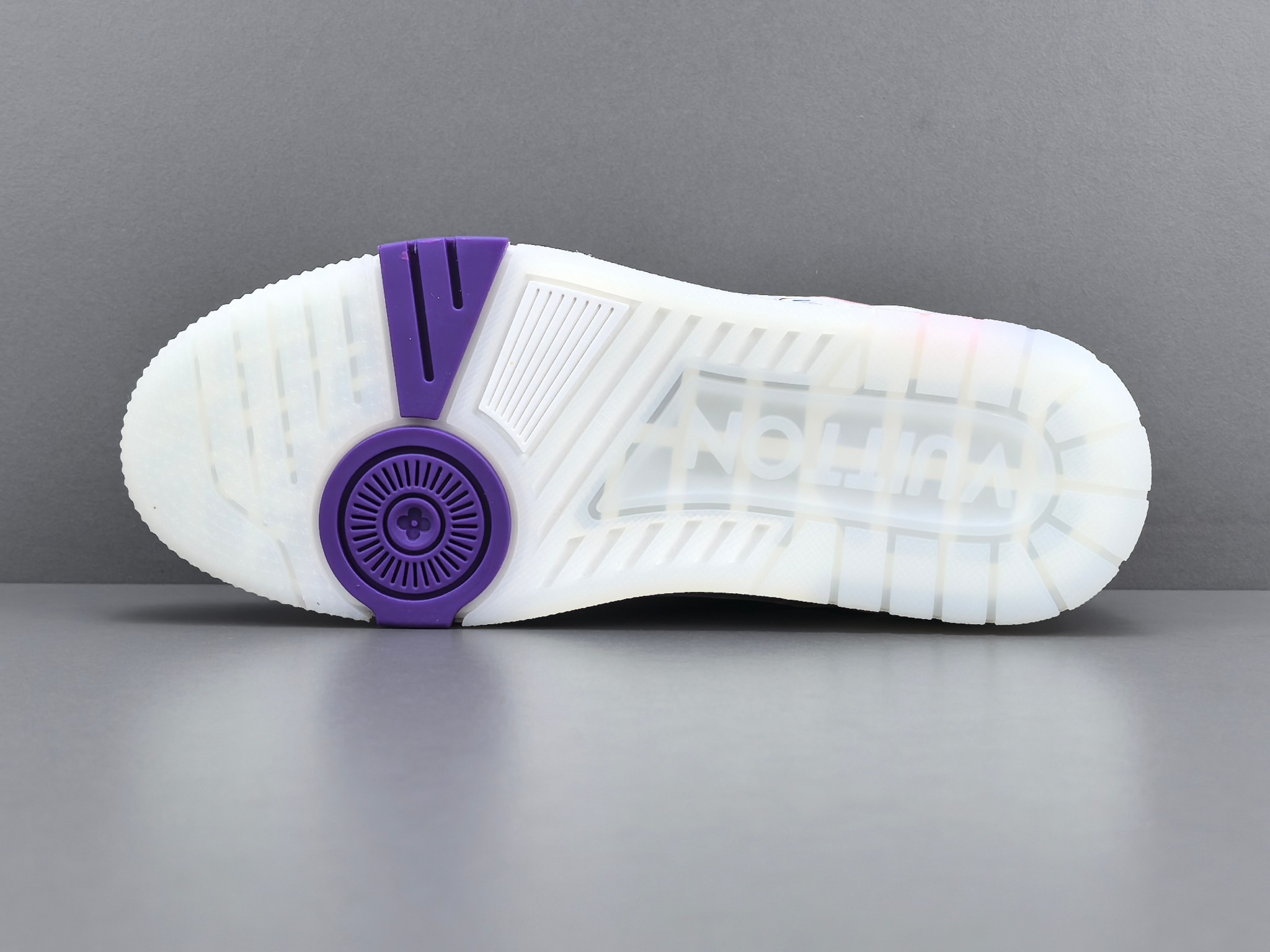 LV Trainer Sneaker 044