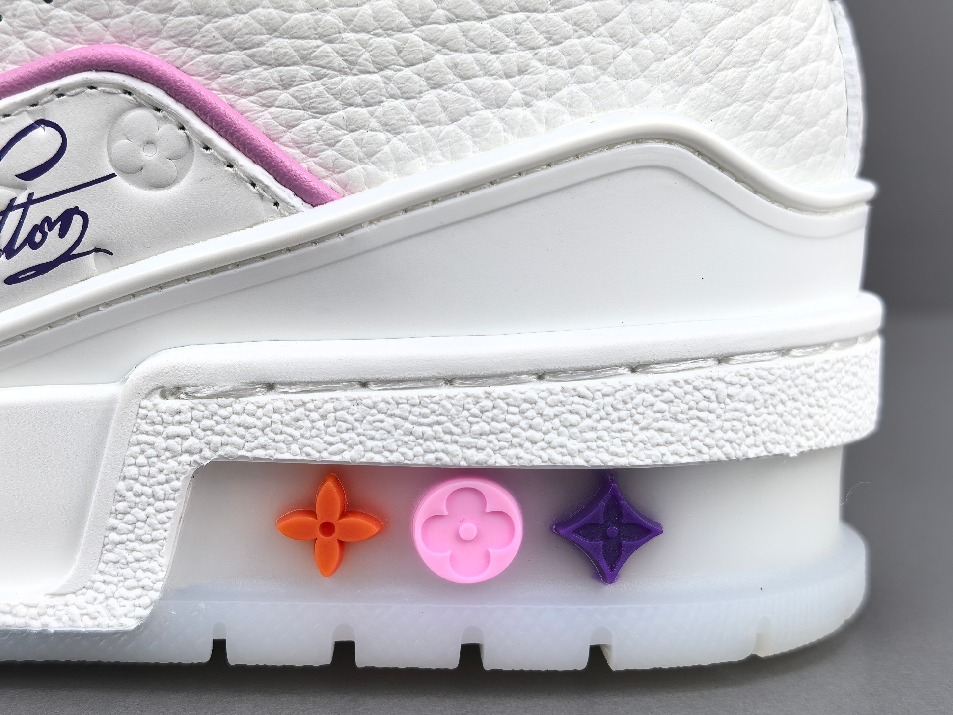 LV Trainer Sneaker 044