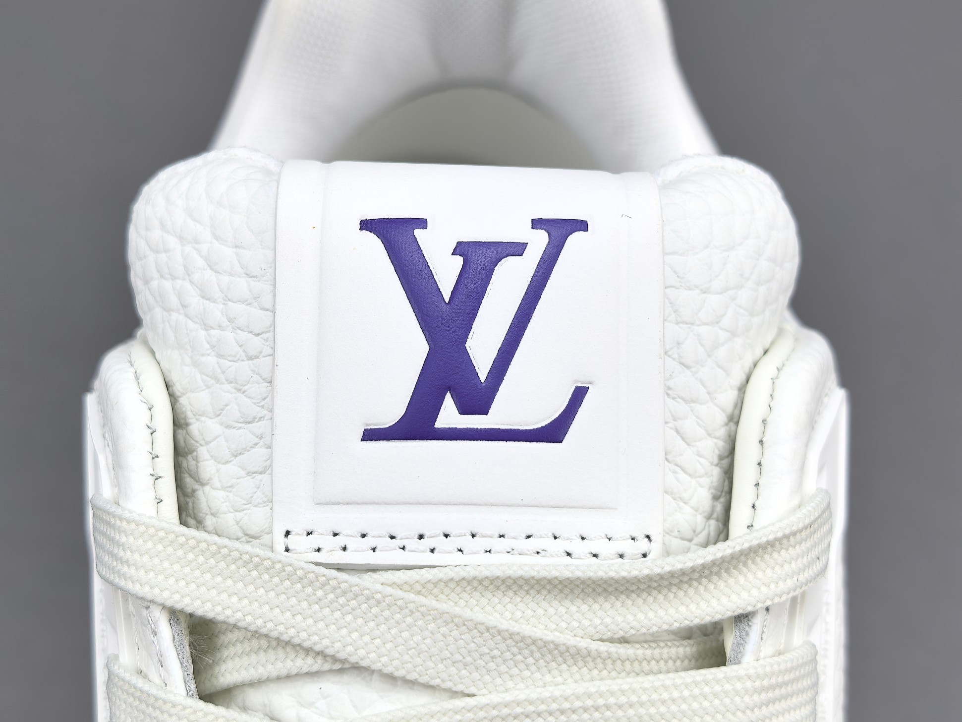 LV Trainer Sneaker 044