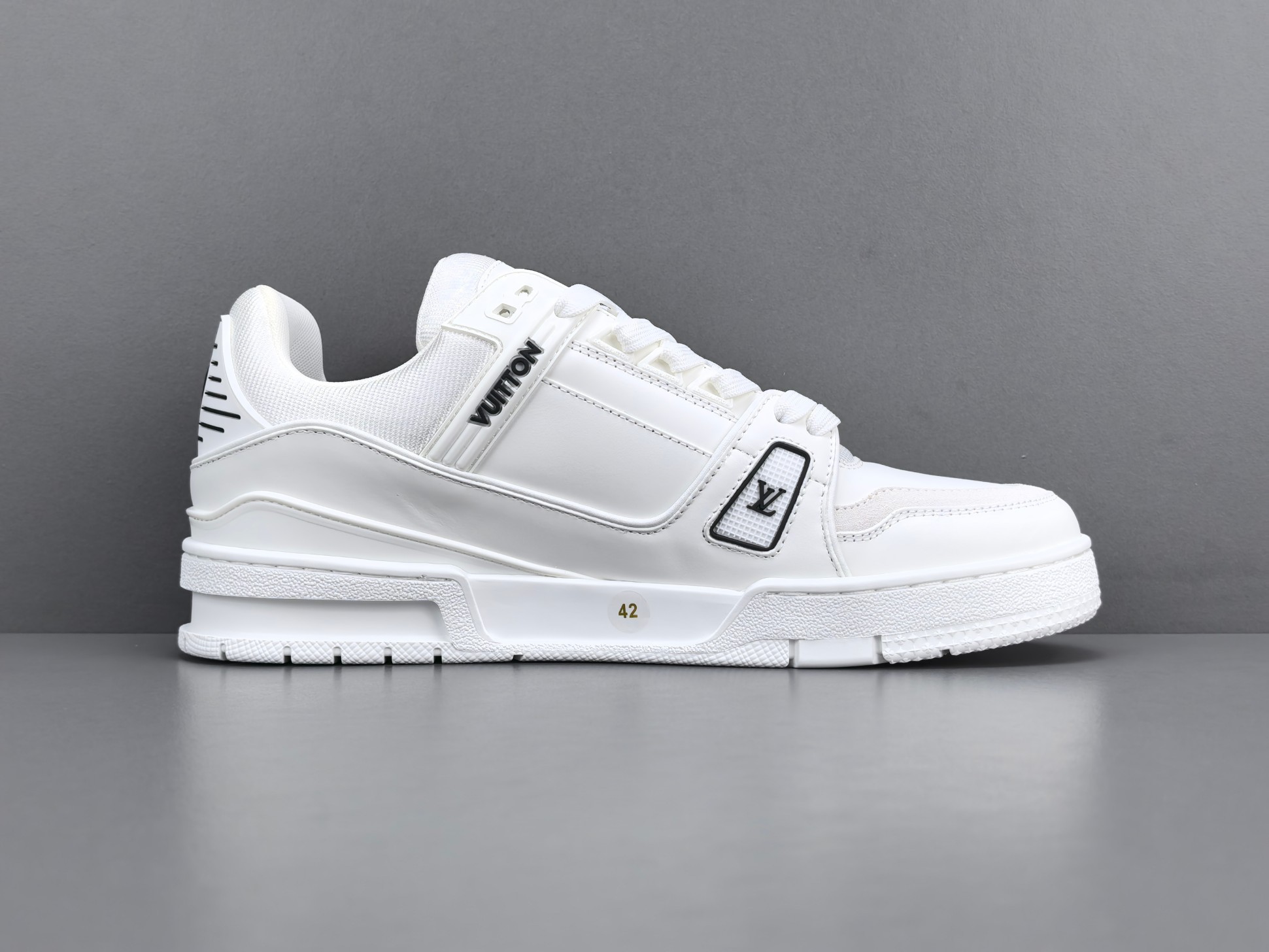 LV Trainer Sneaker 045